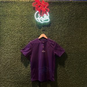 NFL OFFICIAL RAVENS TEAM TEE🟣
Size YOUTH XL- True to Size🟡
10/10 Condition⚫️